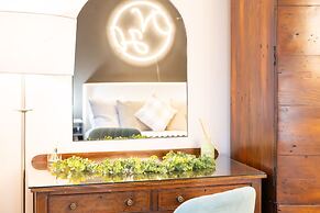 Northern Hideaways Apple Store, Ellingham