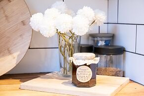 Northern Hideaways Apple Store, Ellingham