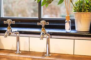 Northern Hideaways Apple Store, Ellingham