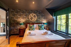 Northern Hideaways Apple Store, Ellingham