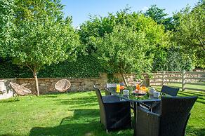 Northern Hideaways Apple Store, Ellingham