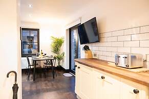 Northern Hideaways Apple Store, Ellingham