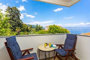 Bright 3-bedroom Apartment in Lovran