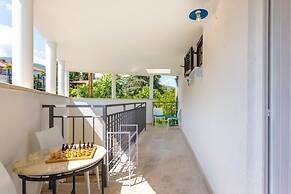 Bright 3-bedroom Apartment in Lovran