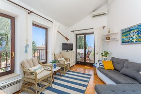 Bright 3-bedroom Apartment in Lovran