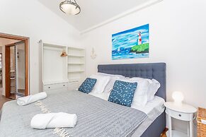 Bright 3-bedroom Apartment in Lovran