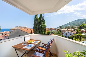 Bright 3-bedroom Apartment in Lovran