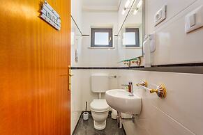 Bright 3-bedroom Apartment in Lovran