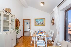 Bright 3-bedroom Apartment in Lovran