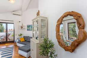 Bright 3-bedroom Apartment in Lovran