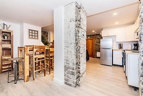 Modern Meets Rustic - 2 Bdrm Old Quebec
