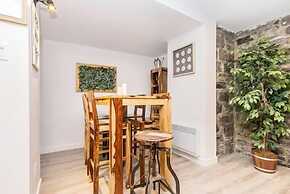 Modern Meets Rustic - 2 Bdrm Old Quebec
