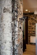 Modern Meets Rustic - 2 Bdrm Old Quebec