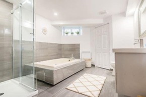 Modern Meets Rustic - 2 Bdrm Old Quebec