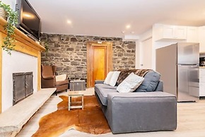 Modern Meets Rustic - 2 Bdrm Old Quebec