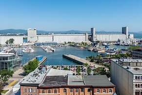 Modern Meets Rustic - 2 Bdrm Old Quebec