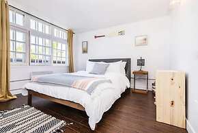 Modern Meets Rustic - 2 Bdrm Old Quebec