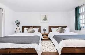 Modern Meets Rustic - 2 Bdrm Old Quebec