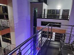 Spacious & Outstanding 3-bed Furnished Apartment