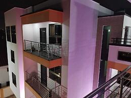 Spacious & Outstanding 3-bed Furnished Apartment