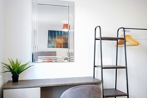 Modern 5 Bedroom 3 Bath Hse Aylesbury