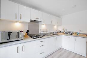 Modern 5 Bedroom 3 Bath Hse Aylesbury