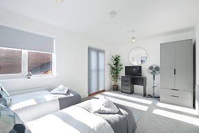 Modern 5 Bedroom 3 Bath Hse Aylesbury