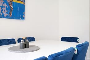 Modern 5 Bedroom 3 Bath Hse Aylesbury