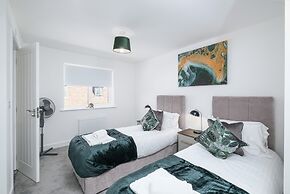 Modern 5 Bedroom 3 Bath Hse Aylesbury