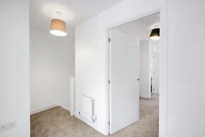 Modern 5 Bedroom 3 Bath Hse Aylesbury