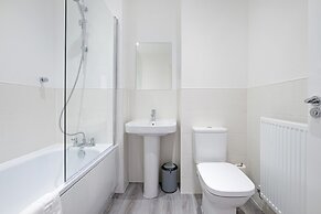 Modern 5 Bedroom 3 Bath Hse Aylesbury