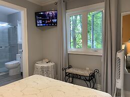 Ambiance by the Falls Cozy Suite