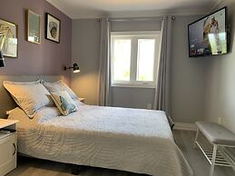 Ambiance by the Falls Cozy Suite