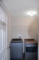 Cheerful 3-bedroom House With Private Parking 3 Home by Redawning