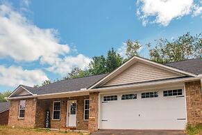 Cheerful 3-bedroom House With Private Parking 3 Home by Redawning