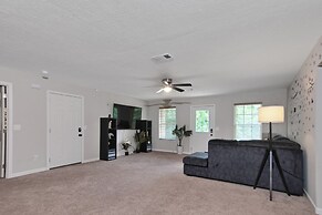 Cheerful 3-bedroom House With Private Parking 3 Home by Redawning