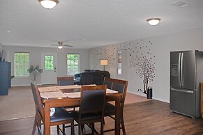 Cheerful 3-bedroom House With Private Parking 3 Home by Redawning