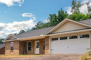 Cheerful 3-bedroom House With Private Parking 3 Home by Redawning