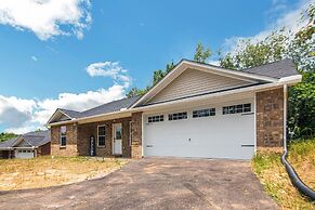 Cheerful 3-bedroom House With Private Parking 3 Home by Redawning