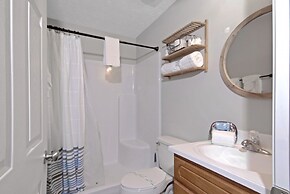 Cheerful 3-bedroom House With Private Parking 3 Home by Redawning