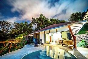 Akua Ocean View Suites