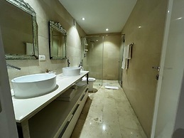 Yoo Panama & Arts Tower