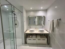 Yoo Panama & Arts Tower