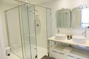 Yoo Panama & Arts Tower