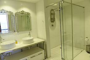 Yoo Panama & Arts Tower