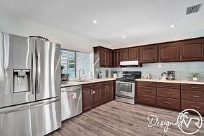 Modern 5BR with Private Heated Pool