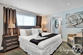 Modern 5BR with Private Heated Pool