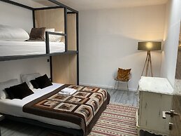 Caruma Surf Hostel & Suites