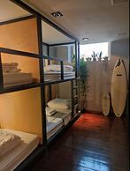 Caruma Surf Hostel & Suites