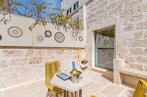 Vico Bianco Raro Rooms Collections